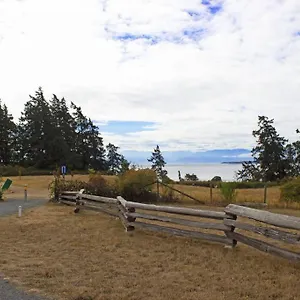 Next To Olympic View Golf Course 2 Bedroom Private , Victoria Canada